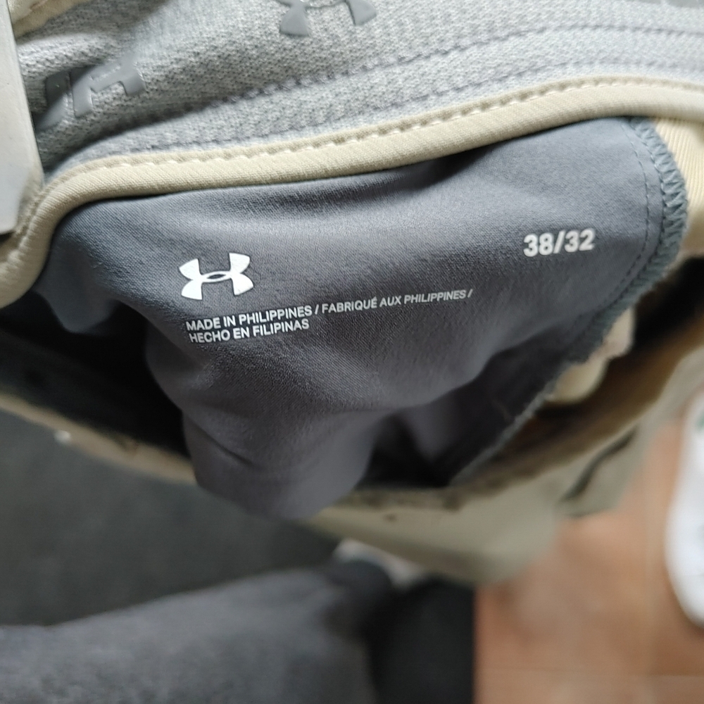 Under Armour Men's Khaki Color Size 38/32 Golf Hiking Pants - Picture 4 of 6